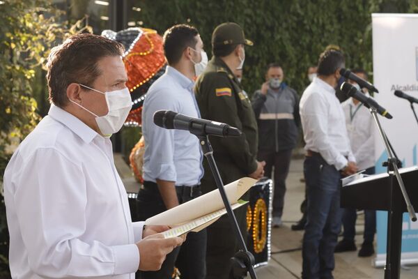 Rueda prensa alumbrados 2020
Rueda prensa alumbrados 2020.
Fecha: 11 Noviembre 2021.
Para descargar esta fotografía en alta resolución, haga clic sobre la imagen hasta que la misma se despliegue en la pantalla completa; luego dé clic derecho y elija la opción "guardar imagen como". 
En caso de publicación por cualquier medio, solicitamos acompañarla del crédito: "Foto EPM"
Palabras clave: Rueda prensa alumbrados 2020