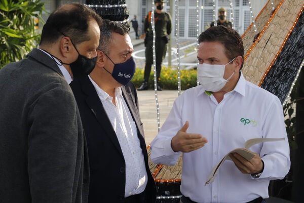Rueda prensa alumbrados 2020
Rueda prensa alumbrados 2020.
Fecha: 11 Noviembre 2021.
Para descargar esta fotografía en alta resolución, haga clic sobre la imagen hasta que la misma se despliegue en la pantalla completa; luego dé clic derecho y elija la opción "guardar imagen como". 
En caso de publicación por cualquier medio, solicitamos acompañarla del crédito: "Foto EPM"
Palabras clave: Rueda prensa alumbrados 2020