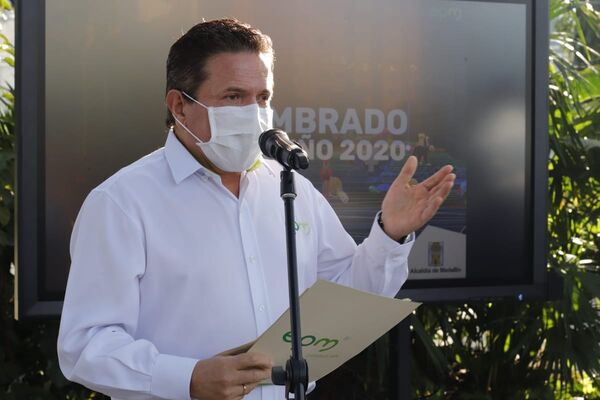 Rueda prensa alumbrados 2020
Rueda prensa alumbrados 2020.
Fecha: 11 Noviembre 2021.
Para descargar esta fotografía en alta resolución, haga clic sobre la imagen hasta que la misma se despliegue en la pantalla completa; luego dé clic derecho y elija la opción "guardar imagen como". 
En caso de publicación por cualquier medio, solicitamos acompañarla del crédito: "Foto EPM"
Palabras clave: Rueda prensa alumbrados 2020