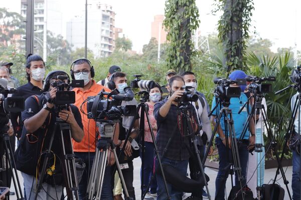 Rueda prensa alumbrados 2020
Rueda prensa alumbrados 2020.
Fecha: 11 Noviembre 2021.
Para descargar esta fotografía en alta resolución, haga clic sobre la imagen hasta que la misma se despliegue en la pantalla completa; luego dé clic derecho y elija la opción "guardar imagen como". 
En caso de publicación por cualquier medio, solicitamos acompañarla del crédito: "Foto EPM"
Palabras clave: Rueda prensa alumbrados 2020