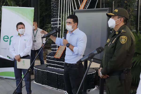 Rueda prensa alumbrados 2020
Rueda prensa alumbrados 2020.
Fecha: 11 Noviembre 2021.
Para descargar esta fotografía en alta resolución, haga clic sobre la imagen hasta que la misma se despliegue en la pantalla completa; luego dé clic derecho y elija la opción "guardar imagen como". 
En caso de publicación por cualquier medio, solicitamos acompañarla del crédito: "Foto EPM"
Palabras clave: Rueda prensa alumbrados 2020