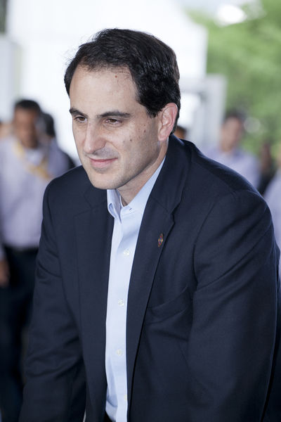 Cliente 50 mil del GNV
Cliente 50 mil del GNV
Fecha: Septiembre 17 de 2014
Para descargar esta fotografía en alta resolución, haga clic sobre la imagen hasta que la misma se despliegue en la pantalla completa; luego dé clic derecho y elija la opción "guardar imagen como". 
En caso de publicación por cualquier medio, solicitamos acompañarla del crédito: "Foto EPM"
Palabras clave: Cliente 50 mil GNV