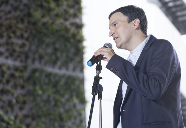 Cliente 50 mil del GNV
Cliente 50 mil del GNV
Fecha: Septiembre 17 de 2014
Para descargar esta fotografía en alta resolución, haga clic sobre la imagen hasta que la misma se despliegue en la pantalla completa; luego dé clic derecho y elija la opción "guardar imagen como". 
En caso de publicación por cualquier medio, solicitamos acompañarla del crédito: "Foto EPM"
Palabras clave: Cliente 50 mil GNV