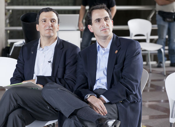 Cliente 50 mil del GNV
Cliente 50 mil del GNV
Fecha: Septiembre 17 de 2014
Para descargar esta fotografía en alta resolución, haga clic sobre la imagen hasta que la misma se despliegue en la pantalla completa; luego dé clic derecho y elija la opción "guardar imagen como". 
En caso de publicación por cualquier medio, solicitamos acompañarla del crédito: "Foto EPM"
Palabras clave: Cliente 50 mil GNV