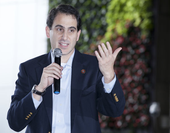 Cliente 50 mil del GNV
Cliente 50 mil del GNV
Fecha: Septiembre 17 de 2014
Para descargar esta fotografía en alta resolución, haga clic sobre la imagen hasta que la misma se despliegue en la pantalla completa; luego dé clic derecho y elija la opción "guardar imagen como". 
En caso de publicación por cualquier medio, solicitamos acompañarla del crédito: "Foto EPM"
Palabras clave: Cliente 50 mil GNV