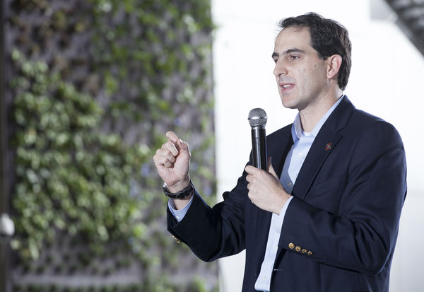 Cliente 50 mil del GNV
Cliente 50 mil del GNV
Fecha: Septiembre 17 de 2014
Para descargar esta fotografía en alta resolución, haga clic sobre la imagen hasta que la misma se despliegue en la pantalla completa; luego dé clic derecho y elija la opción "guardar imagen como". 
En caso de publicación por cualquier medio, solicitamos acompañarla del crédito: "Foto EPM"
Palabras clave: Cliente 50 mil GNV